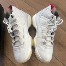 Load image into Gallery viewer, Jordan 285 11s Size 9
