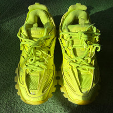 Load image into Gallery viewer, Balenciaga Tracks Size 44
