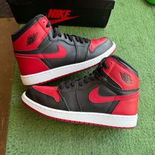 Load image into Gallery viewer, Jordan Bred 1s Size 7Y
