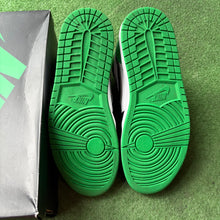 Load image into Gallery viewer, Jordan Lucky Green 1s Size 11

