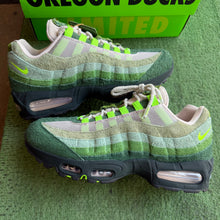 Load image into Gallery viewer, Nike Ducks Of A Feather University of Oregon Air Max 95s Size 10
