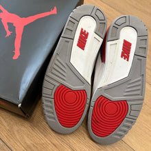 Load image into Gallery viewer, Jordan Fire Red 3s Size 9
