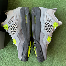 Load image into Gallery viewer, Jordan Neon 4s Size 6Y

