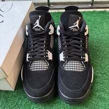 Load image into Gallery viewer, Jordan White Thunder 4s Size 9
