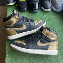 Load image into Gallery viewer, Jordan Metallic Gold 1s Size 12
