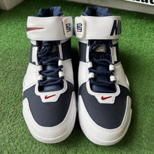 Load image into Gallery viewer, Nike LeBron Midnight Navy 2s Size 11.5
