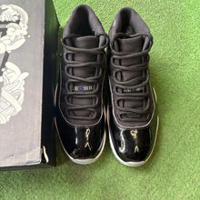 Load image into Gallery viewer, Jordan Space Jam 11s Size 11
