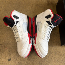 Load image into Gallery viewer, Jordan Fire Red 5s Size 10.5
