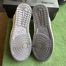 Load image into Gallery viewer, Nike Neutral Grey Air Ships Size 8
