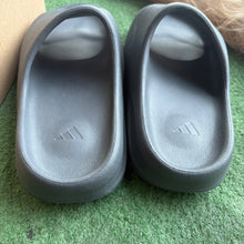 Load image into Gallery viewer, Yeezy Granite Slides Size 8
