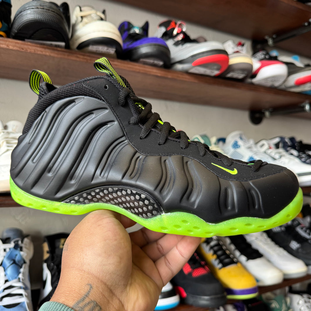 Nike Black Volt Foamposites Size 8