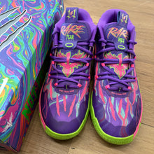Load image into Gallery viewer, Puma Toxic LaMelo Ball MB.03s Size 10
