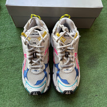 Load image into Gallery viewer, Balenciaga Runners Size 44
