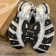 Load image into Gallery viewer, Asics GT-2160s Size 9.5

