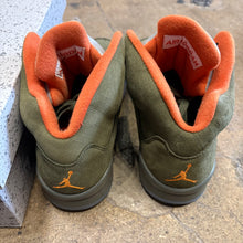 Load image into Gallery viewer, Jordan Olive 5s Size 9
