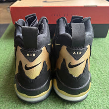 Load image into Gallery viewer, Nike Vegas Air Max DT 96s Size 10.5
