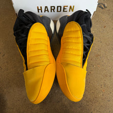 Load image into Gallery viewer, Adidas James Harden Vol 7s Size 9.5
