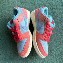 Load image into Gallery viewer, Nike SB Emerald Low Dunks Size 8
