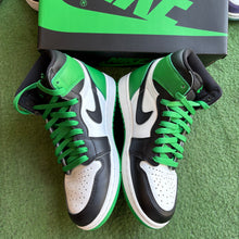 Load image into Gallery viewer, Jordan Lucky Green 1s Size 7.5
