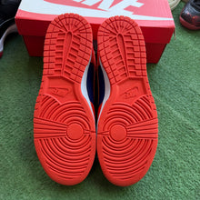 Load image into Gallery viewer, Nike Knicks High Dunks Size 11
