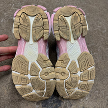 Load image into Gallery viewer, Balenciaga Runners Size 38
