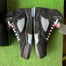 Load image into Gallery viewer, Jordan Reimagined Metallic 5s Size 10.5
