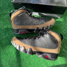 Load image into Gallery viewer, Jordan Olive 9s Size 9.5
