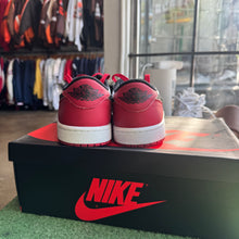 Load image into Gallery viewer, Jordan Black Toe Low 1s Size 8
