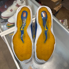 Load image into Gallery viewer, Nike Air Bakins Size 10
