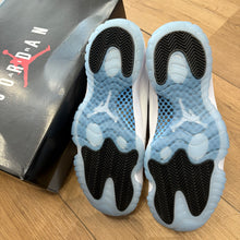 Load image into Gallery viewer, Jordan Legend Blue 11s Size 9
