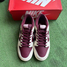 Load image into Gallery viewer, Nike Valentines Day Low Dunks Size 10
