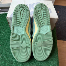 Load image into Gallery viewer, Nike SB Verdy Visty Low Dunks Size 11
