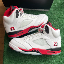 Load image into Gallery viewer, Jordan Fire Red 5s Size 11.5
