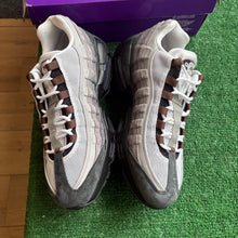 Load image into Gallery viewer, Nike SB Cacao Wow Air Max 95s Size 11.5
