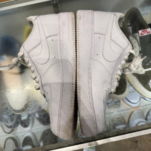 Load image into Gallery viewer, Nike Air Force 1s Size 9
