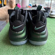 Load image into Gallery viewer, Nike Pine Green Foamposite Pros Size 11.5
