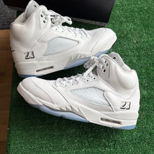 Load image into Gallery viewer, Jordan White Metallic 5s Size 12
