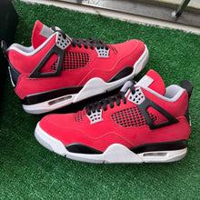 Load image into Gallery viewer, Jordan Toro 4s Size 9
