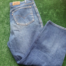 Load image into Gallery viewer, Vintage Levis Denim Size 40x30
