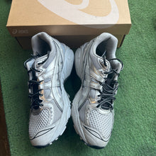 Load image into Gallery viewer, ASICS Pure Silver Gel Kayano Legacys Size 9.5
