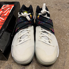 Load image into Gallery viewer, Nike Kyrie Parade 2s Size 13
