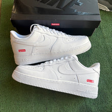 Load image into Gallery viewer, Nike Supreme Air Force 1s Size 11
