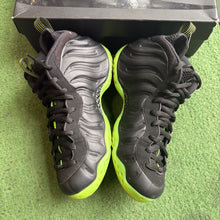 Load image into Gallery viewer, Nike Volt Foamposites Size 8
