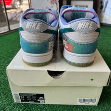 Load image into Gallery viewer, Nike SB Futura Low Dunks Size 9.5
