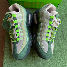Load image into Gallery viewer, Nike Ducks Of A Feather University of Oregon Air Max 95s Size 8
