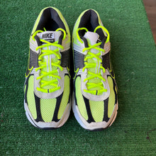 Load image into Gallery viewer, Nike Volt Vomero 5s Size 10.5

