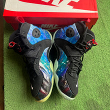Load image into Gallery viewer, Nike Galaxy Rookies Size 8.5
