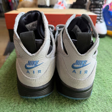 Load image into Gallery viewer, Nike Wolf Grey Star Blue Air Trainer Huaraches Size 9.5
