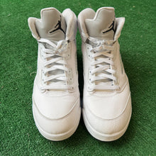Load image into Gallery viewer, Jordan White Metallic 5s Size 11.5
