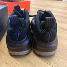 Load image into Gallery viewer, Nike Eggplant Foamposites Size 13
